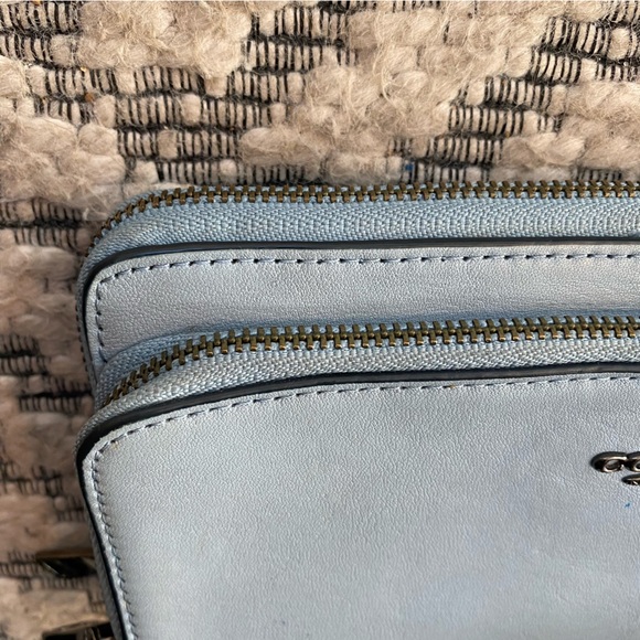 Coach women’s leather wallet, multiple compartments and gunmetal hardware - Picture 12 of 12